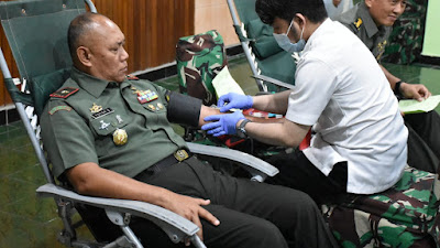 Peringati HUT Kodam XIII/Merdeka Ke-65, Korem 133/NW Gelar Baksos Donor Darah