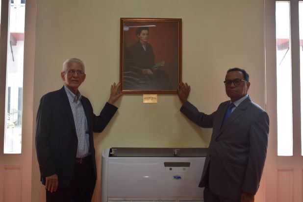 Academia Dominicana de la Lengua instala retrato de Pedro Henríquez Ureña donado por la Biblioteca Nacional