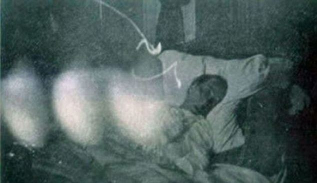 ANGKER Gambar  Gambar  Hantu yang yang tertangkap Kamera 