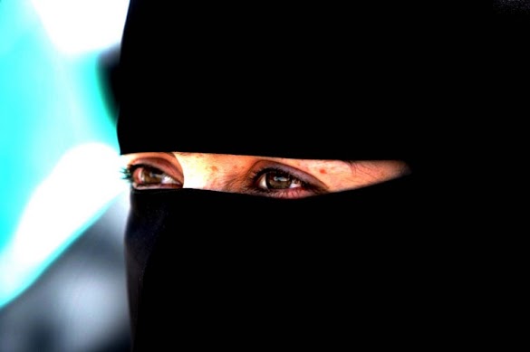 Kisah Perempuan Bau Tanah Yang Suka Meludahi Rasulullah Menjadi Mualaf