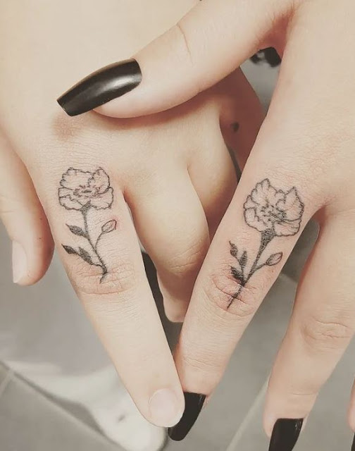 Tatuagens nos dedos - 68 ideias femininas