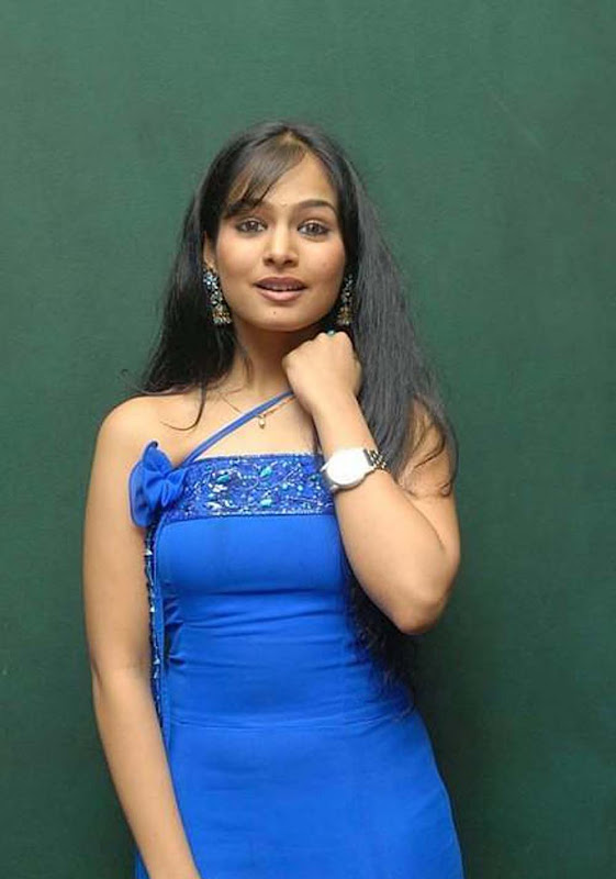 Southindian actress Poornitha cute and hot picture gallery unseen pics