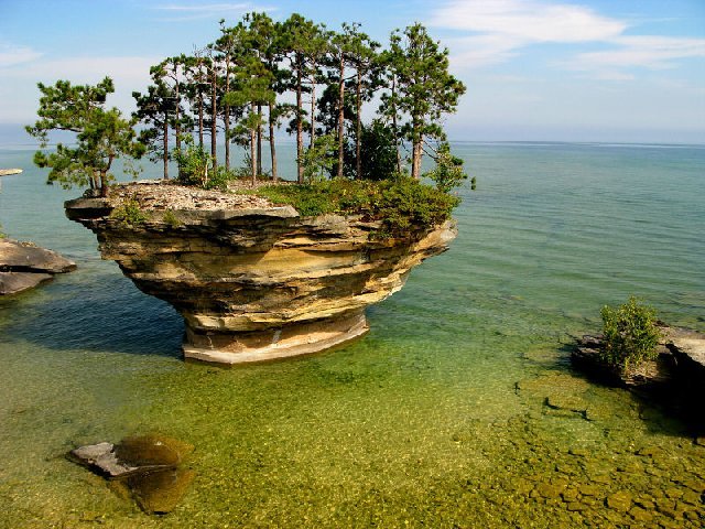  A ilha Turnip Rock em Michigan- EUA.