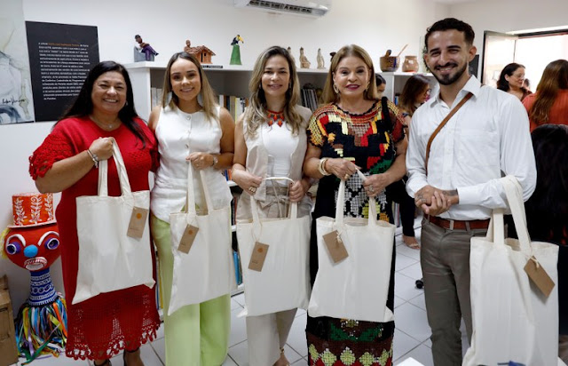 Primeira-dama do Estado participa de homenagens ao Dia do Artesão