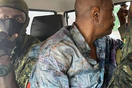   بالصور انقلاب عسكري في غينيا القبض على الرئيس كوندي  