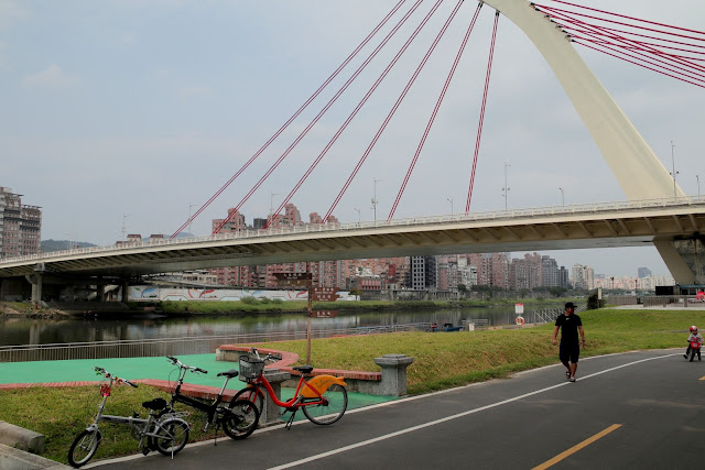 台北河濱公園自行車道 基隆河左岸鐵馬行