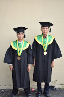 WISUDA STKIP PGRI NGAWI TAHUN 2018 ROKCIM NGASEM BESERTA KELUARGA DIGEDUNG EKA KAPTI