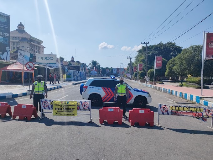 JALAN SEPUTARAN ALON-ALON PONOROGO DI TUTUP DALAM RANGKA PPKM LEVEL 4
