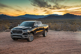 Front 3/4 view of 2019 Ram 1500 Longhorn Crew Cab