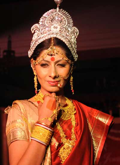 Bengali wedding dressBangli bride and bridegroom Bengalis beautifully 