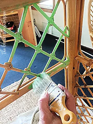 How to quickly paint rattan furniture.