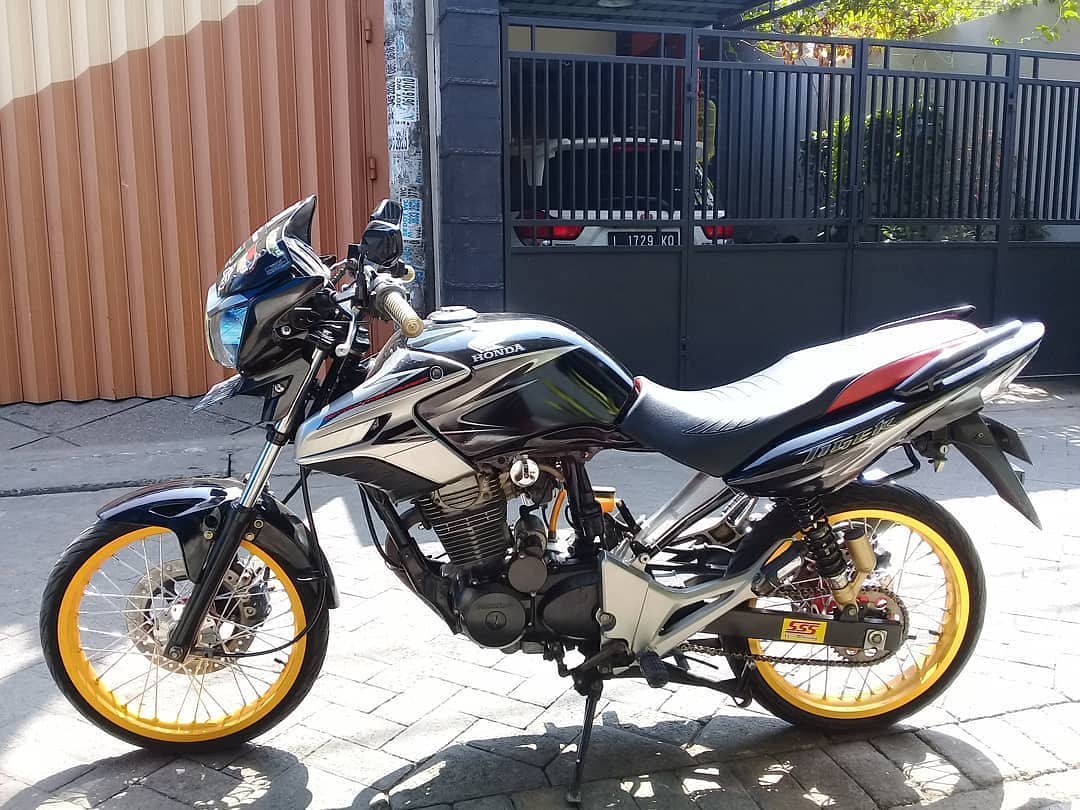 20 Kumpulan Foto Atau Gambar Modifikasi Honda Tiger Revo Jari