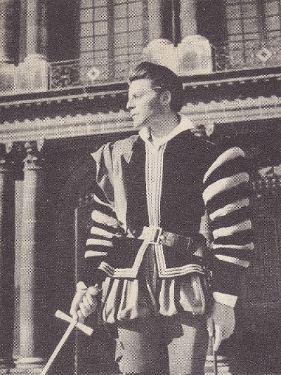 Gérard Philipe, le Cid devant l'Hôtel de Soubise