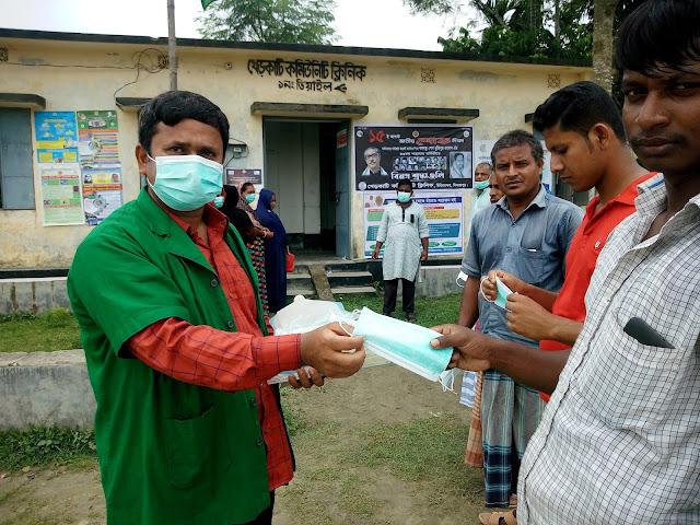 করোনা ভাইরাস প্রতিরোধে ও জনসচেতনতায় মাস্ক বিতরন করা হয়।