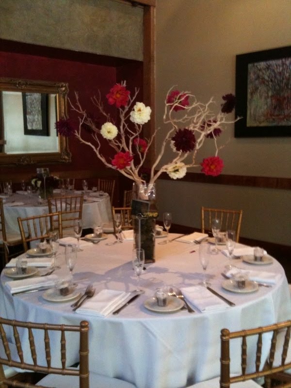 centerpieces that alternated between the low square vase and the tall