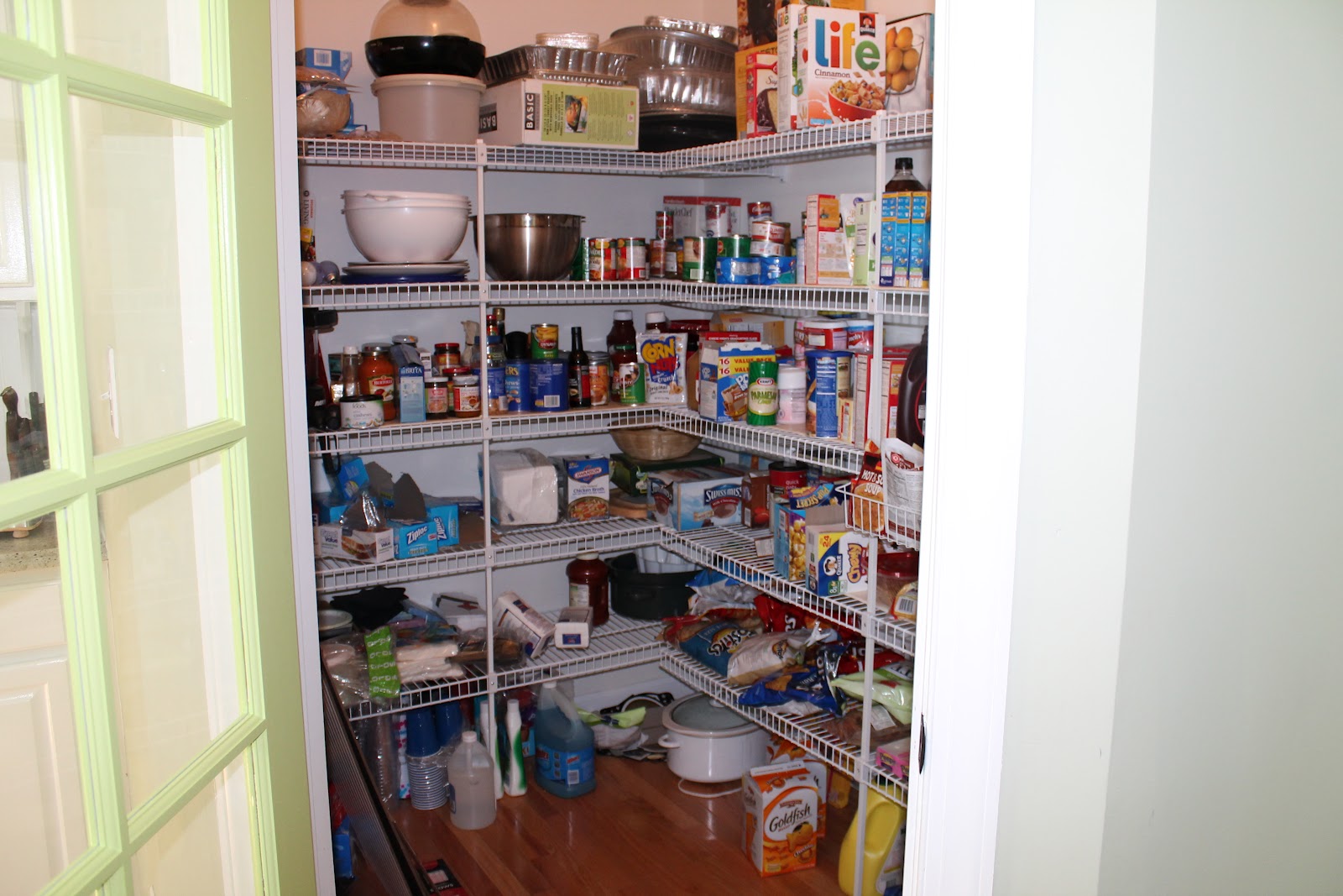 PANTRY REDO ~ holes holes and more holes! interior, decoration, pictures, and ideas Wire Racks For Pantry 1067 x 1600