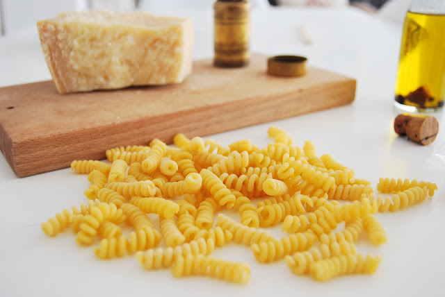 Receta fácil de pasta, cacio e pepe