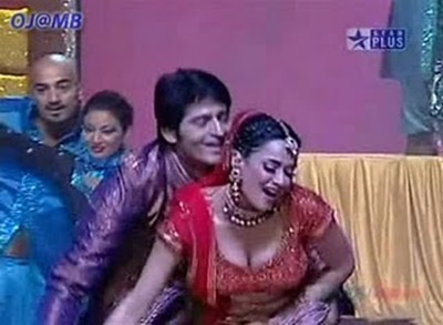 Hot Shweta Tiwari Cleavage Show On Stage