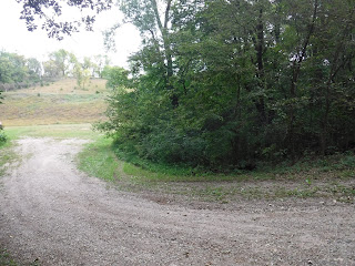 picture leading to parking area at five ridge prairie, the northern end of the Loess Hills