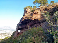 Exemple de l'erosió abrasiva del vent sobre els gresos de la roca del Castell de Rosanes