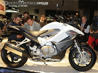 Honda-Crossrunner-2.jpg 2011 Eicma 2010