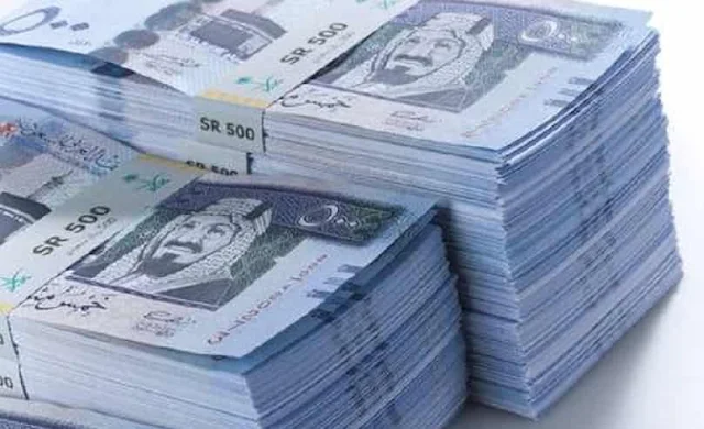 SAUDI MAN FINDS 105,000 RIYALS IN A PARKING LOT OF MAKKAH