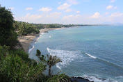 Cuaca Buruk dan Angin Kencang, Petugas NTB Himbau Warga Agar Tidak Berwisata ke Pantai