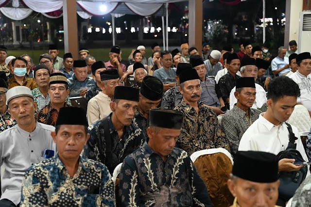 Perkuat Persaudaraan Bupati Arif Sugiyanto Gelar Open House dengan Warga Sekitar Pendopo Kabumian