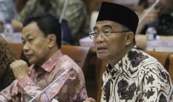 Jangan Angkat Guru Honorer, Cukup Perpanjang Kerja Pensiunan