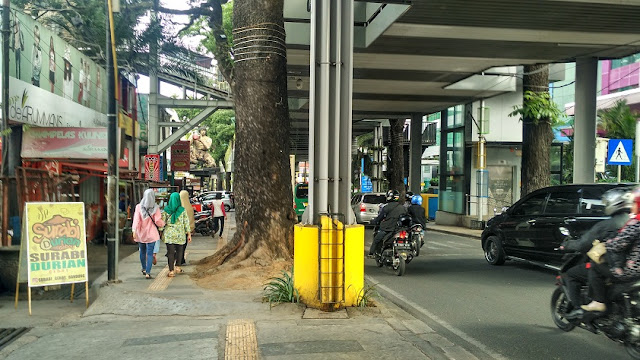 Jalan Cihampelas Bandung