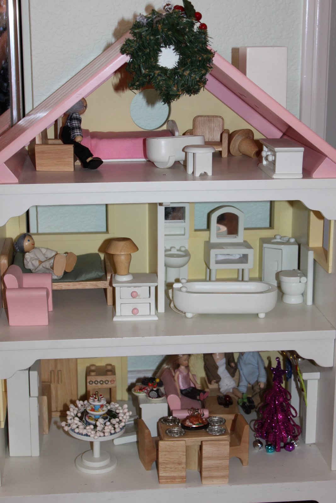 Pretend Party Play Decorating  The Doll House 