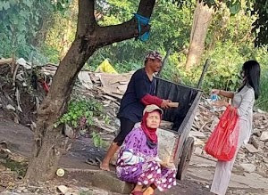 Sukacita Berbagi Nasi Bungkus Ibu di Bulan Ramadhan 2022  