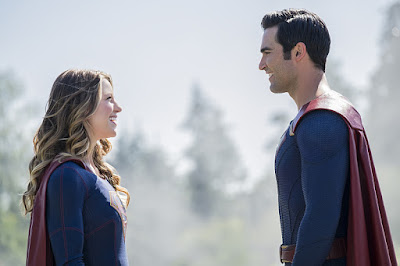 Supergirl Season 2 Melissa Benoist and Tyler Hoechlin Image 3