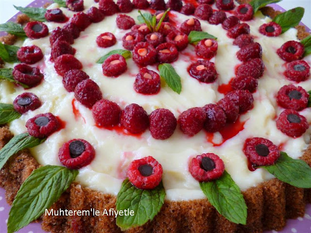 raspberry tart cake