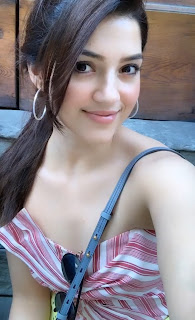 Mehreen Pirzada with Cute and Awesome Lovely Smile Latest Selfie