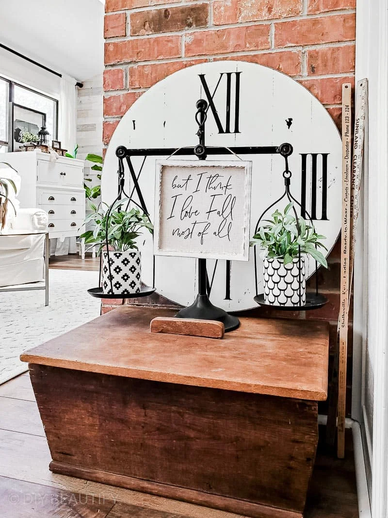 black and white farmhouse decor