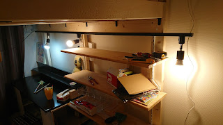 ロフトベッドの下のライティングレール、LED照明