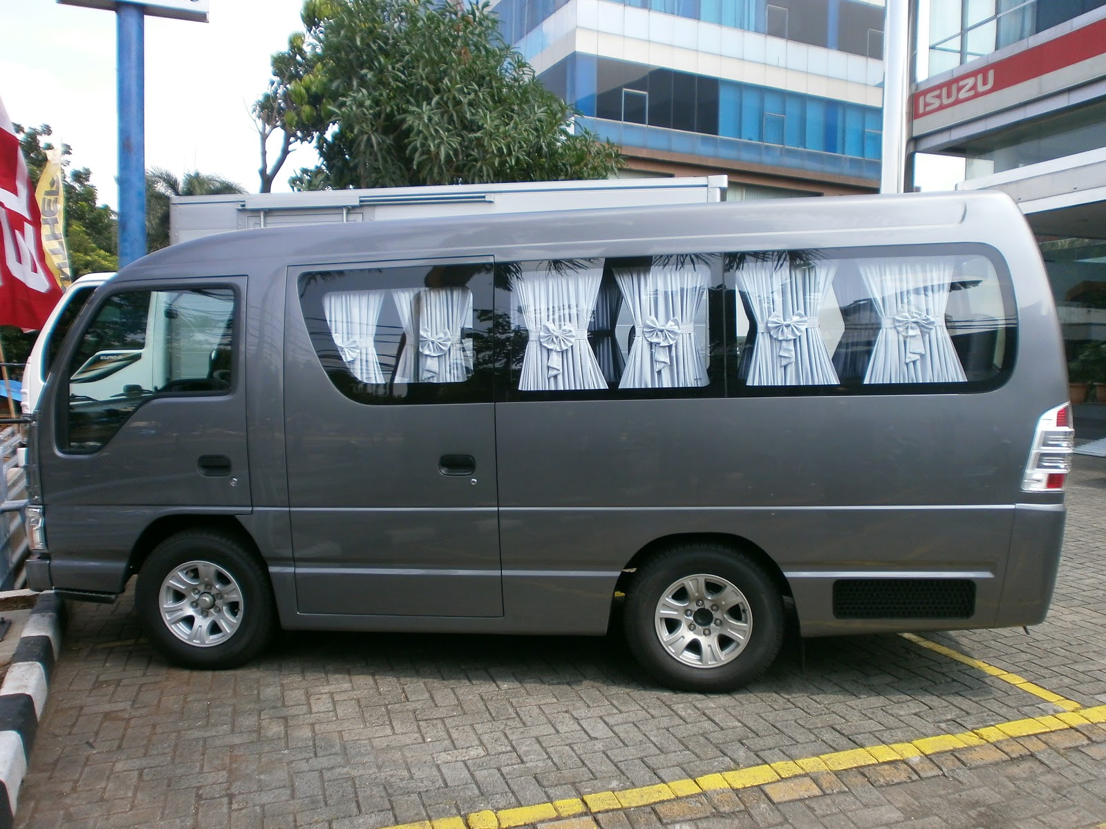 Isuzu Elf Mikrobus 16 Seat Deluxe Karoseri Sanggar Karya Harga