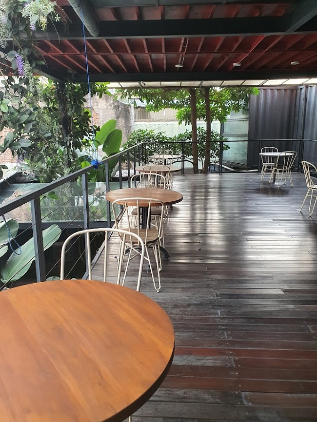 balkon the arbanat kitchen cafe lounge malang