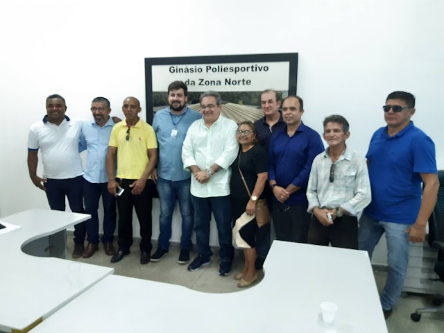 APÓS INSTALAR GABINETE NA ZONA NORTE, ÁLVARO VISITA OBRAS EM ANDAMENTO