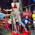 Mặc bikini khoe vùng kín trong đám tang