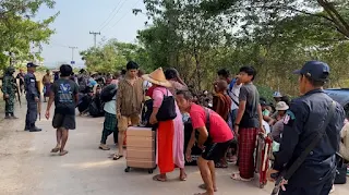 Due to the air attack, Myawati residents fled to Thailand