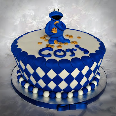 cookie monster cake. This is a vanilla cake with