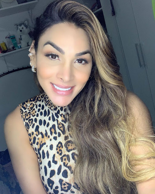 Thaynna Dantas – Most Beautiful Brazilian Transgender in Leoprad Print Dress Instagram