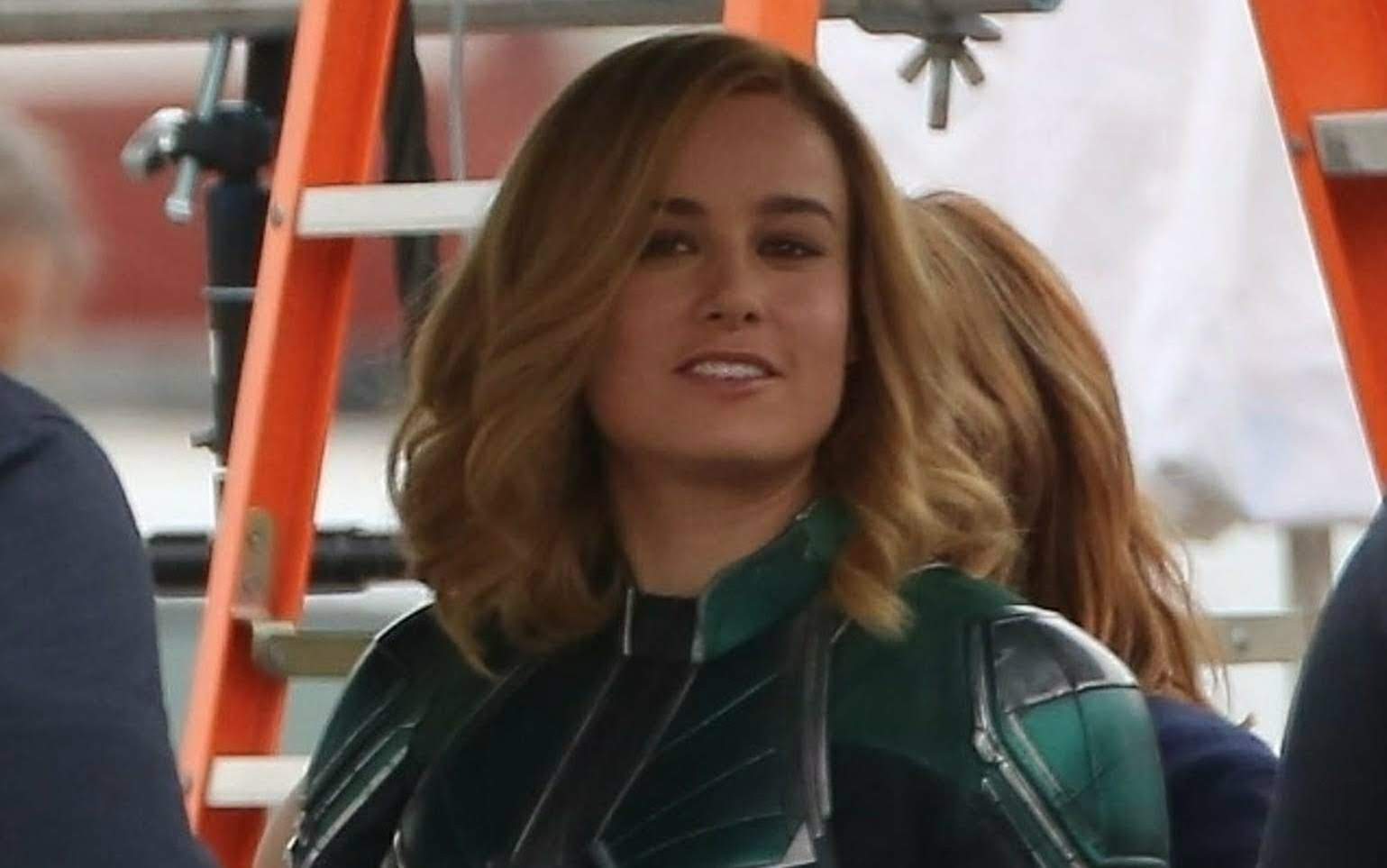 Brie Larson Back On The Set Of Captain Marvel ディズニー マーベル初の戦うヒロイン映画 キャプテン マーベル の仕上げの撮影がスタートしたブリー ラーソン B Side Of Cia