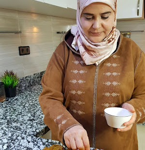 الدجاج المحمر مع سر الدغميرة المعلكة
