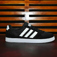 Sepatu adidas Neo Hitam Putih