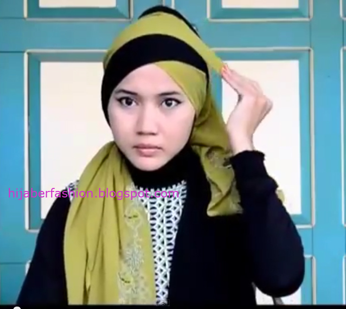 Cara Memakai Jilbab Wisuda