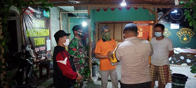 Patroli malam, aparat wilayah Sukoharjo Sosialisasikan dan tegakkan PPKM Darurat