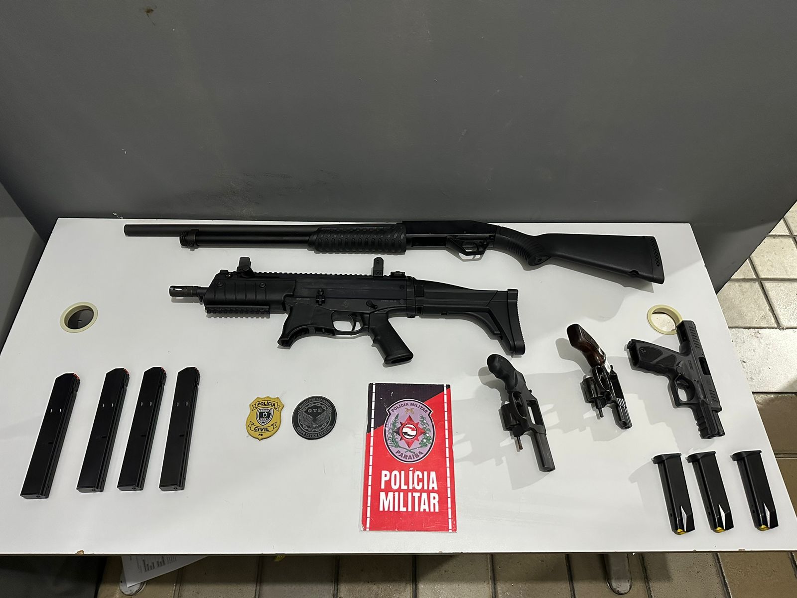 Polícias Militar e Civil apreendem 5 armas de fogo durante cumprimento de mandado de busca e apreensão em São Bento